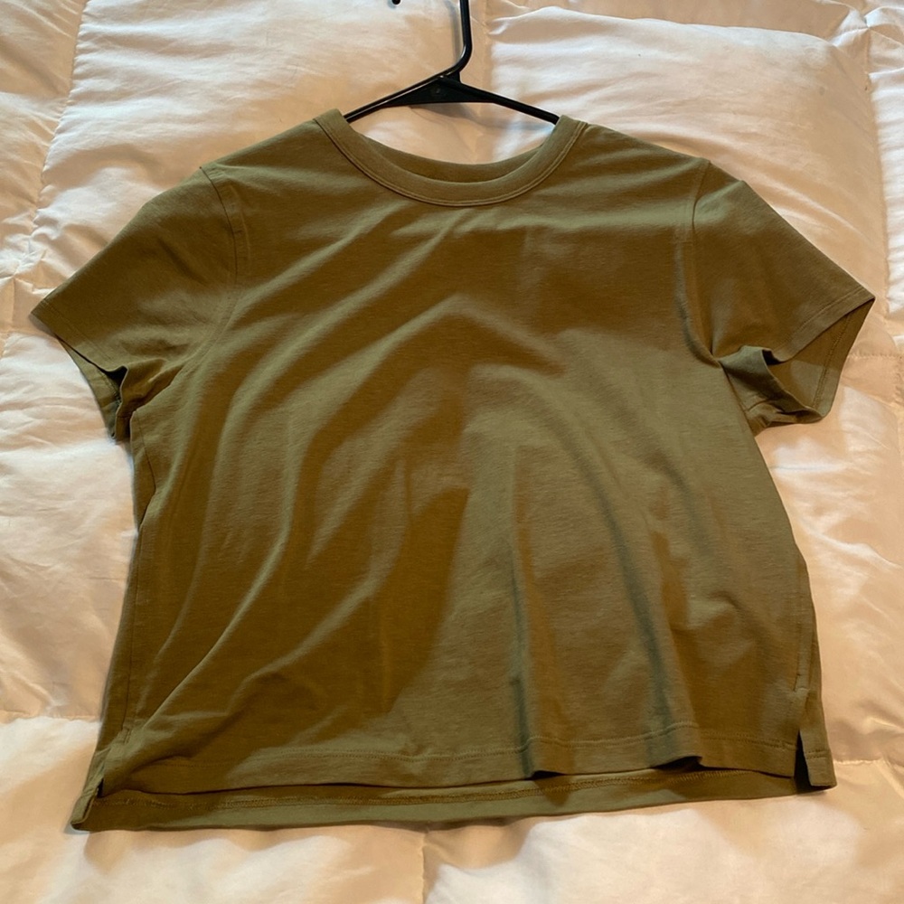 Lululemon green cropped tee size 6